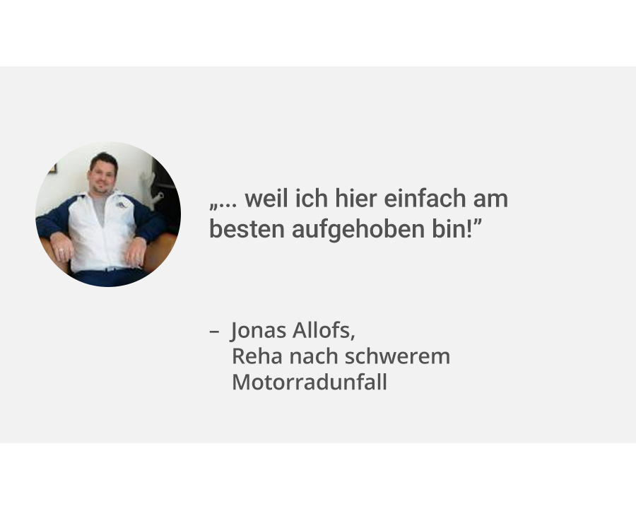 Links ein Portrait Patient Jonas Allofs. Rechts daneben sein Zitat: „... weil ich hier einfach am besten aufgehoben bin!”. Er war nach einem schweren Motorradunfall im medicos.